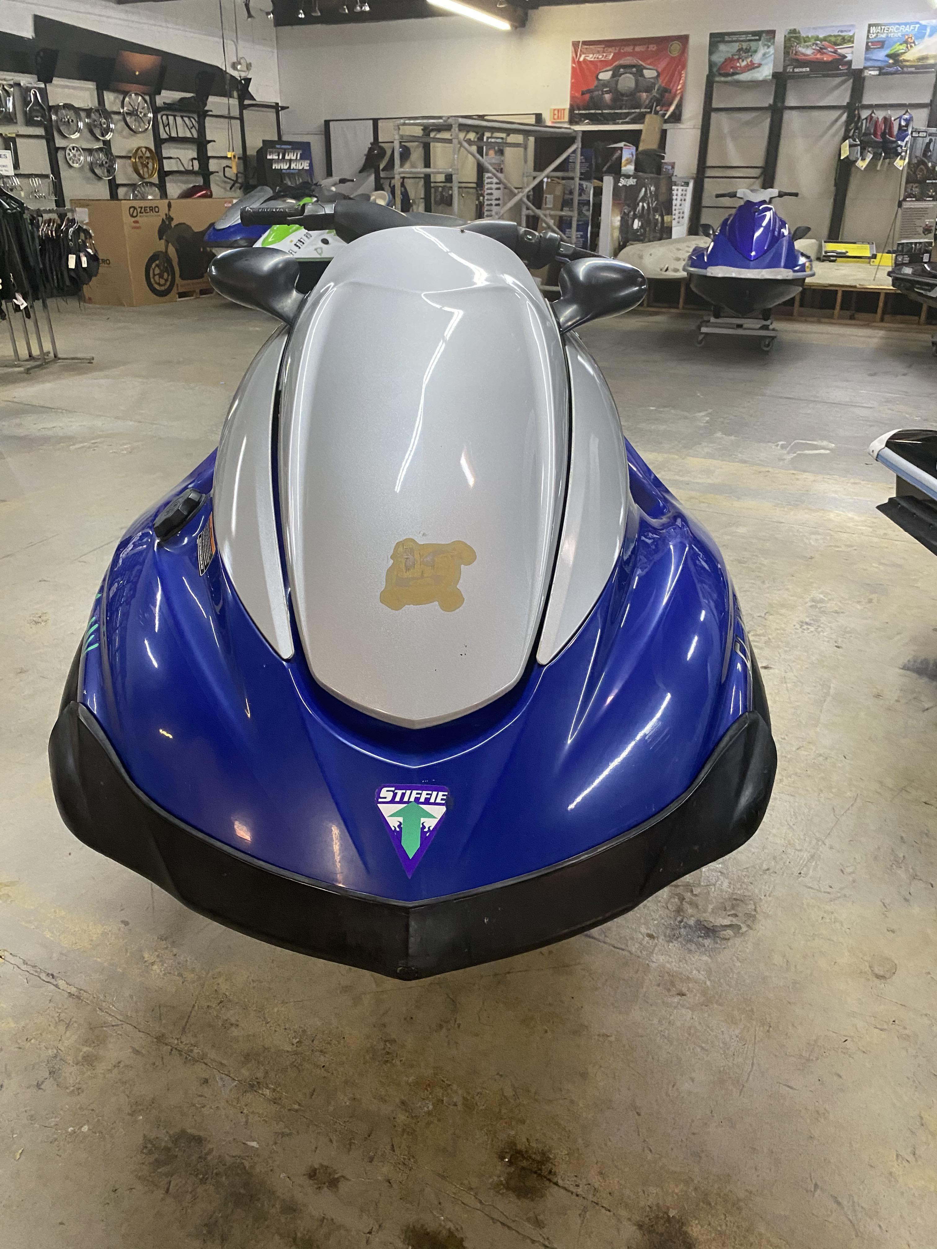 2004 Yamaha WaveRunner® FX Cruiser blue